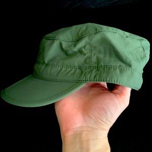 Sunday afternoons Large sun tripper hat in green.